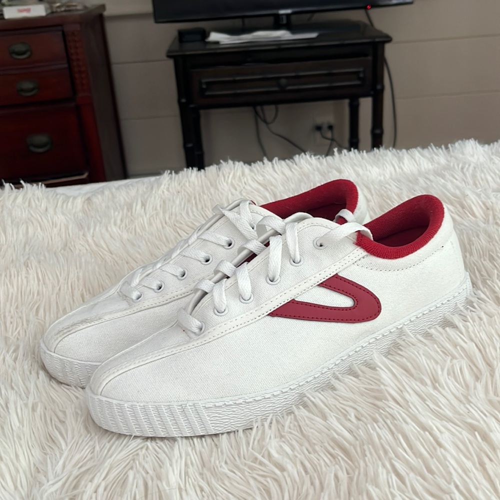 Trenton white and red sneakers